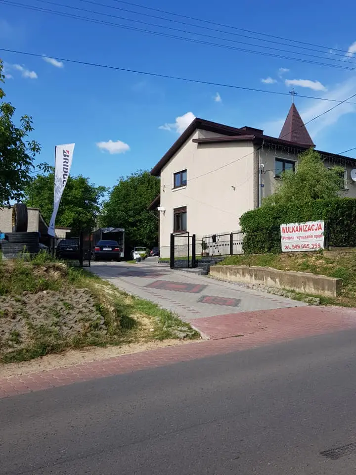 Brama wjazdowa do garażu i biura firmy Transych